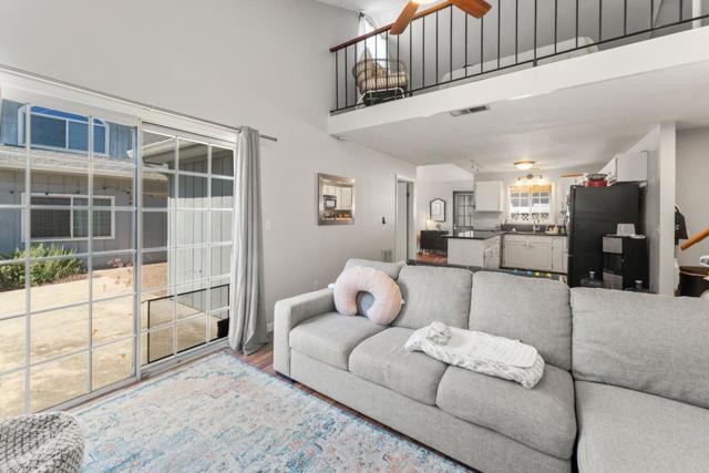 4 Athlone Way, Menlo Park CA: https://media.crmls.org/mediaz/42e3367b-3d4f-4b01-b45f-75046f1f2842.jpg