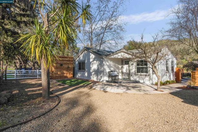 2188 1st Ave, Napa CA: https://media.crmls.org/mediaz/42e37bc1-af68-4fe3-be33-703db3e5dc56.jpg