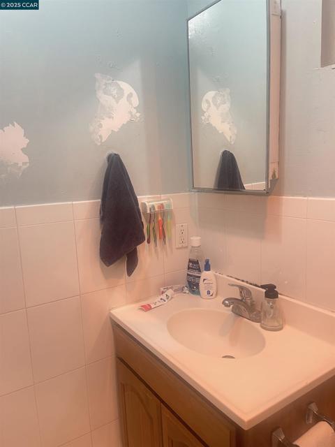 143 20Th St, Richmond CA: https://media.crmls.org/mediaz/42e3f888-62c0-49b5-9f26-1c1c496dcd9c.jpg