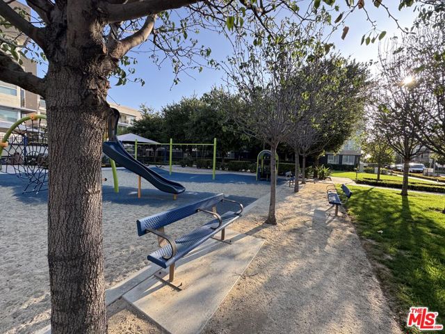 905 E Mason Lane, Anaheim CA: https://media.crmls.org/mediaz/42e42176-6eb0-450f-bd36-993fe3b55af5.jpg