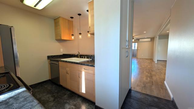 Detail Gallery Image 5 of 28 For 4186 Mount Alifan Pl #E,  San Diego,  CA 92117 - 2 Beds | 2 Baths