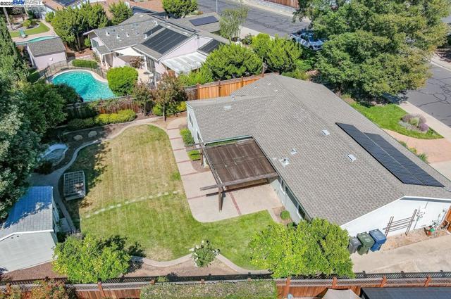 1464 Windsor Way, Livermore CA: https://media.crmls.org/mediaz/42e450c0-5a8d-485c-b165-3f30e3e773e5.jpg