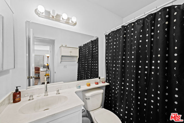 21901 Lassen Street, Chatsworth CA: https://media.crmls.org/mediaz/42e4a98d-cdcb-4662-b151-e44d3546f7dd.jpg