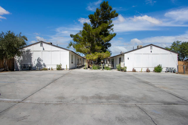 7382 Olympic Road, Joshua Tree CA: https://media.crmls.org/mediaz/42e5a5d8-e3c1-4a9e-b4e6-41ea69fefbf8.jpg