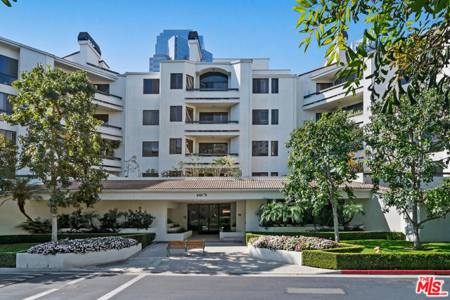 2131 Century Park Lane, Los Angeles CA: https://media.crmls.org/mediaz/42e5b5c1-015d-4ca2-9bce-4279454ba229.jpg