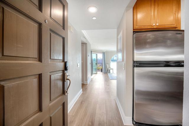 Detail Gallery Image 2 of 39 For 7509 Draper Ave #309,  La Jolla,  CA 92037 - 2 Beds | 2 Baths