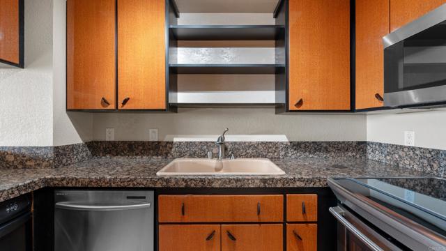 Detail Gallery Image 5 of 28 For 1806 Mckee St #A9,  San Diego,  CA 92110 - 3 Beds | 2 Baths