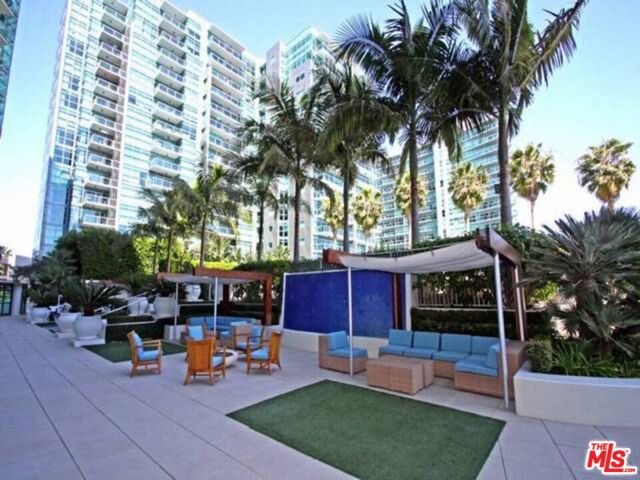 13700 Marina Pointe Drive, Venice CA: https://media.crmls.org/mediaz/42e6b885-ee8e-4a97-87e0-8a2f876f3c88.jpg