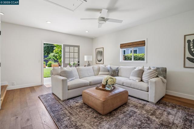 528 Shelly Dr, Pleasant Hill CA: https://media.crmls.org/mediaz/42e72699-b9cb-4529-99ac-335cca185953.jpg