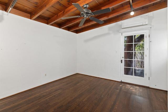 415 W Nutmeg St, San Diego CA: https://media.crmls.org/mediaz/42e753b0-dfd9-4afc-a796-8d5c62436fe0.jpg