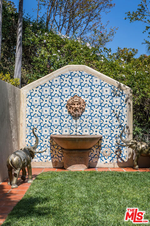 941 N Norman Place, Los Angeles CA: https://media.crmls.org/mediaz/42e7d890-2002-40b9-8c4d-c8e3e2e0afc5.jpg