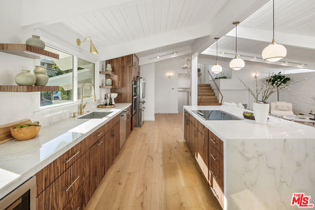 218 N Bundy Drive, Los Angeles CA: https://media.crmls.org/mediaz/42e8167d-f271-4760-aa6e-c311f6435f07.jpg