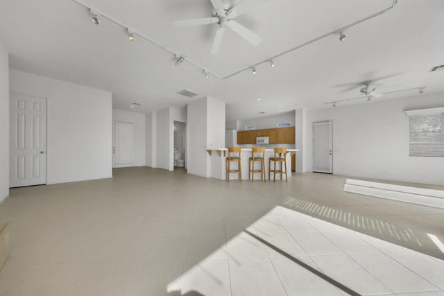1041 E ViA San Dimas Road, Palm Springs CA: https://media.crmls.org/mediaz/42e8799b-0b22-4adf-8c23-ddeb56009ede.jpg