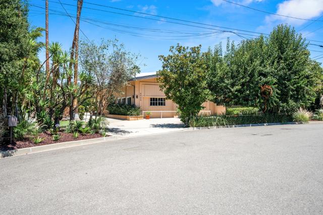 5905 Old Wheeler Road, La Verne CA: https://media.crmls.org/mediaz/42e8f860-3007-43a8-abd5-ea3b98d294b2.jpg