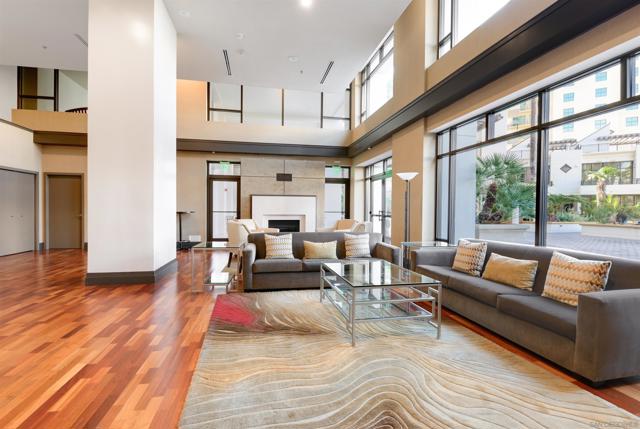 700 W Harbor Dr, San Diego CA: https://media.crmls.org/mediaz/42e90502-21b2-42ba-97e5-2750b7bc19de.jpg