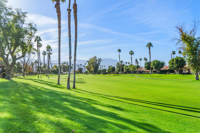 322 Villena Way, Palm Desert CA: https://media.crmls.org/mediaz/42e93be5-90be-4c00-b0dd-c15efd18719b.jpg