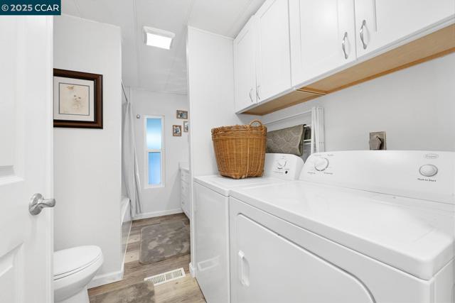 2006 Dalis Dr, Concord CA: https://media.crmls.org/mediaz/42e95707-fbb5-4f34-b017-b3224a29a94c.jpg