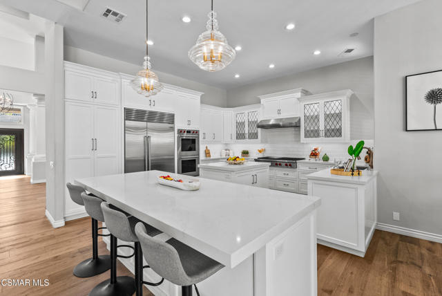 48 Golden Glen Drive, Simi Valley CA: https://media.crmls.org/mediaz/42e9f2f8-e74f-4fa5-9842-a56fbe2ae427.jpg