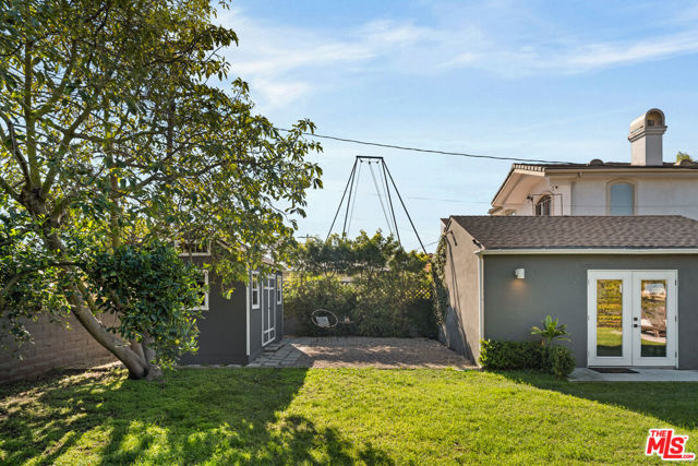 7818 Truxton Avenue, Los Angeles CA: https://media.crmls.org/mediaz/42ea5e9b-7589-4c28-9bf0-2b96306a29a7.jpg