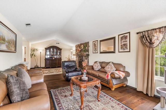 1527 Hawser Lane, Half Moon Bay CA: https://media.crmls.org/mediaz/42eb2552-fcc7-4d03-9ab9-e0f226c90bc0.jpg