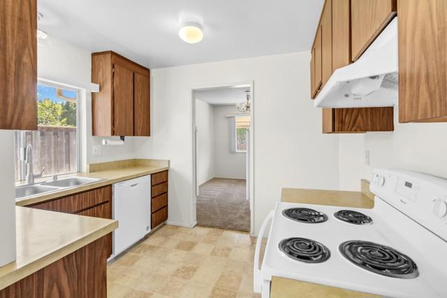 664 Delta Way, Watsonville CA: https://media.crmls.org/mediaz/42eb6185-ad7e-4fc2-8fe2-d1f94ce45c31.jpg