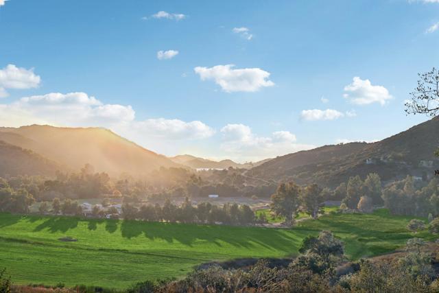 26086 Bear Valley Heights Road, Escondido CA: https://media.crmls.org/mediaz/42ebe320-a24b-490f-938a-c215ed767763.jpg