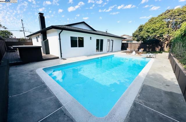 2262 Bermuda Ave, San Leandro CA: https://media.crmls.org/mediaz/42ec0707-26c4-42ea-af99-0ca3c2a70117.jpg