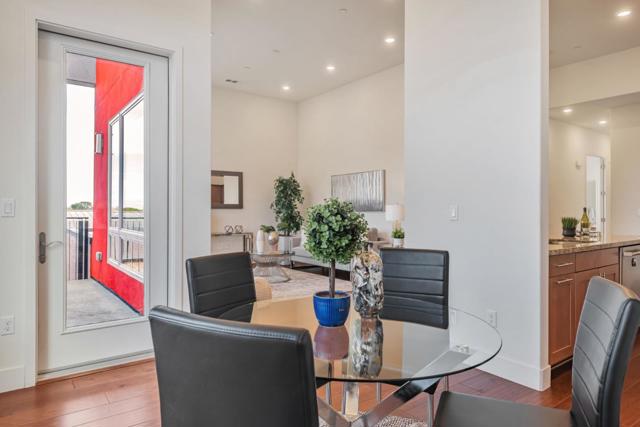 1028 Foster Square Lane, Foster City CA: https://media.crmls.org/mediaz/42ec19ec-5e87-4f07-9bae-4fac177128c4.jpg