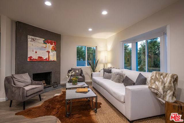 4370 Beck Avenue, Studio City CA: https://media.crmls.org/mediaz/42ec59b3-f6f5-4925-949f-9ba4e2b00f4d.jpg
