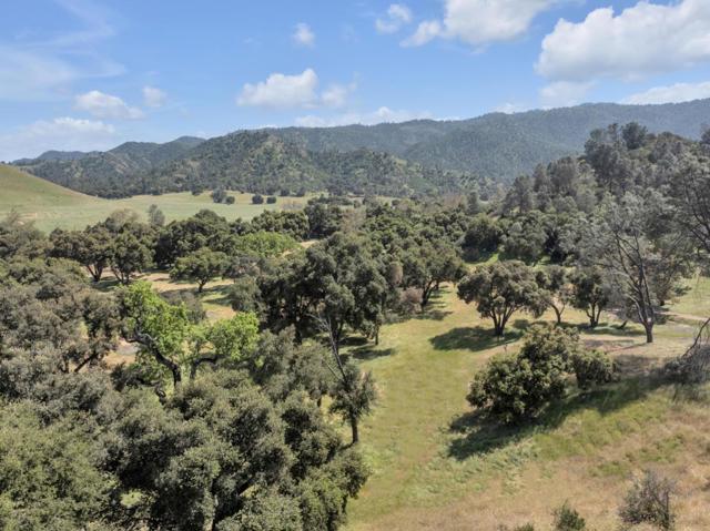 770 Limekiln Road, Hollister CA: https://media.crmls.org/mediaz/42ec7356-c5c7-4419-b8eb-895f9ecc17dd.jpg