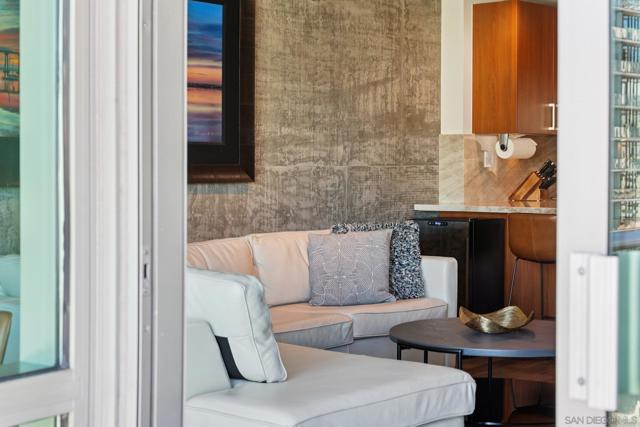 800 The Mark Ln, San Diego CA: https://media.crmls.org/mediaz/42ec9787-e80f-4c72-ac7a-567259fd4f89.jpg