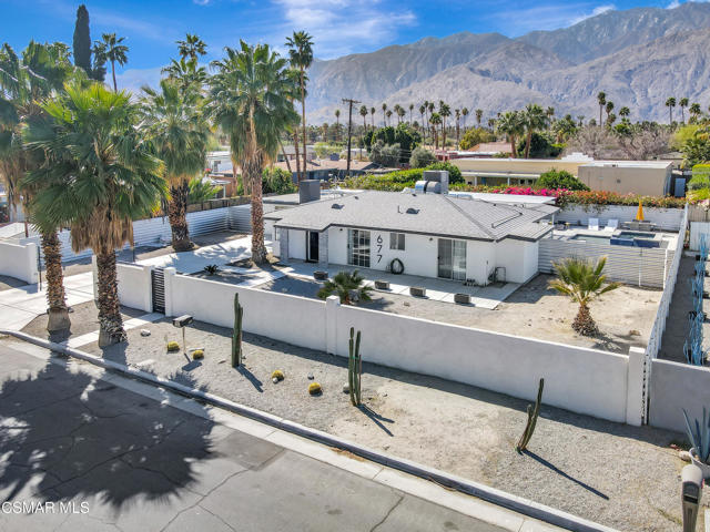 677 S Highland Drive, Palm Springs CA: https://media.crmls.org/mediaz/42ec980d-be2f-4662-a047-ddfafee7452f.jpg