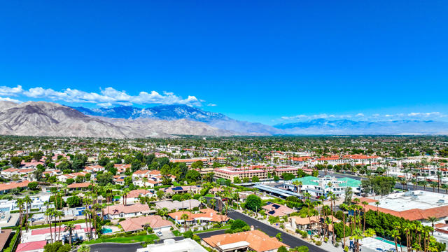 45385 Taos, Indian Wells CA: https://media.crmls.org/mediaz/42edcc1e-c61a-4cf2-bbf0-8f5fc7e38e4b.jpg