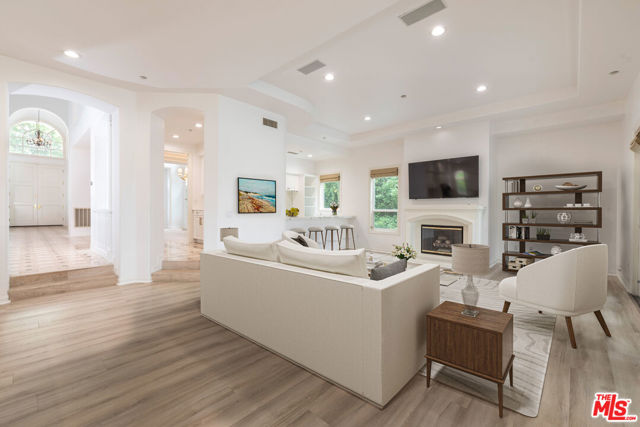 3791 WINFORD Drive, Tarzana CA: https://media.crmls.org/mediaz/42eefcff-8171-420f-8b1e-468261acfdd7.jpg
