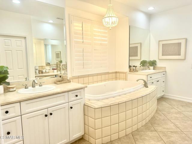 4984 Corral Street, Simi Valley CA: https://media.crmls.org/mediaz/42ef1acc-6e2c-41ce-88eb-0b951090ac72.jpg