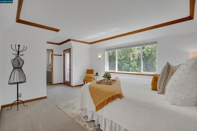 1027 W Arlington Way, Martinez CA: https://media.crmls.org/mediaz/42ef2203-c0f0-4394-b411-21c703d565f7.jpg