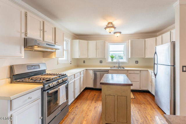 44700 Jackson Street, Mendocino CA: https://media.crmls.org/mediaz/42ef3eac-8591-4e76-8ec7-a15f64ca8723.jpg