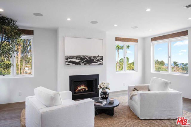 27405 Pacific Coast Highway, Malibu CA: https://media.crmls.org/mediaz/42ef8906-cb25-4a2a-bd0f-98a35c518020.jpg