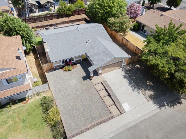 4165 Ernestine Way, North Highlands CA: https://media.crmls.org/mediaz/42f04cfa-a1a7-4af1-97f2-94c2eed2ad5d.jpg
