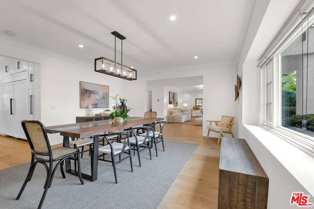 602 S Lucerne Boulevard, Los Angeles CA: https://media.crmls.org/mediaz/42f0675b-ce39-4127-b481-fc9812d4b8f8.jpg