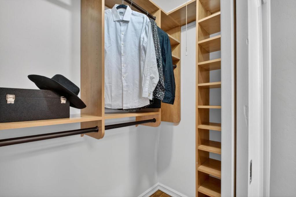 https://media.crmls.org/mediaz/42f16a91-a324-450a-a136-2ba129760521.jpg?preset=X-Large