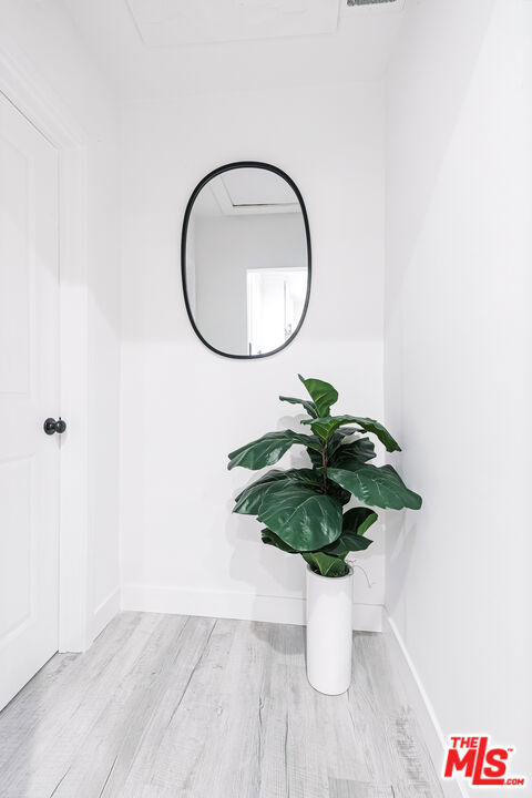https://media.crmls.org/mediaz/42f201a9-2f49-4a9a-8ae5-79051bca7863.jpg?preset=X-Large