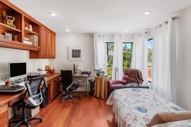 13414 Calle Colina, Poway CA: https://media.crmls.org/mediaz/42f25be1-019d-4bd8-8805-94139041459c.jpg