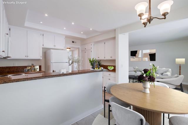 8037 Caminito Mallorca, La Jolla CA: https://media.crmls.org/mediaz/42f2a4f3-0878-4851-8d39-6b37253b37f3.jpg