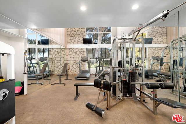 26664 Seagull Way, Malibu CA: https://media.crmls.org/mediaz/42f2aaa7-6b99-490f-97f0-a764936594bf.jpg