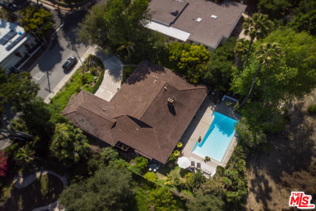 774 N KENTER Avenue, Los Angeles CA: https://media.crmls.org/mediaz/42f2d6c2-393f-4fee-b645-ae288467fce9.jpg