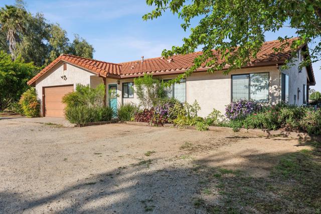 20119 Para Siempre Vista, Ramona CA: https://media.crmls.org/mediaz/42f2fb9a-02ce-4e81-890f-d1c2483280f1.jpg