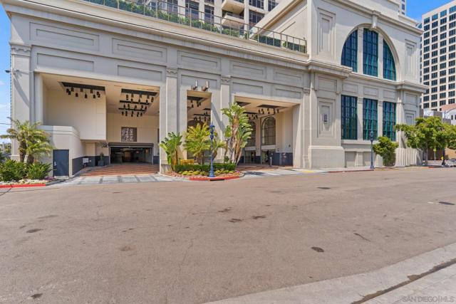 700 W E St, San Diego CA: https://media.crmls.org/mediaz/42f30d40-d8c5-45a1-8e43-570b5b3ea339.jpg