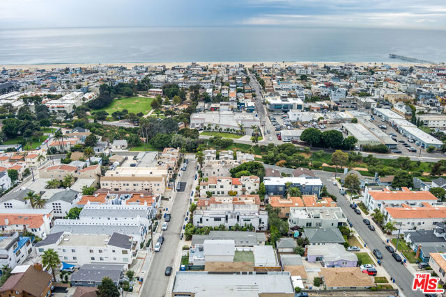 677 5th Street, Hermosa Beach, California 90254, 4 Bedrooms Bedrooms, ,3 BathroomsBathrooms,Residential,Sold,5th,23334571