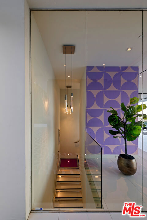 7080 W MULHOLLAND Drive, Los Angeles CA: https://media.crmls.org/mediaz/42f36251-5647-4875-92bb-67bf586ac9ae.jpg
